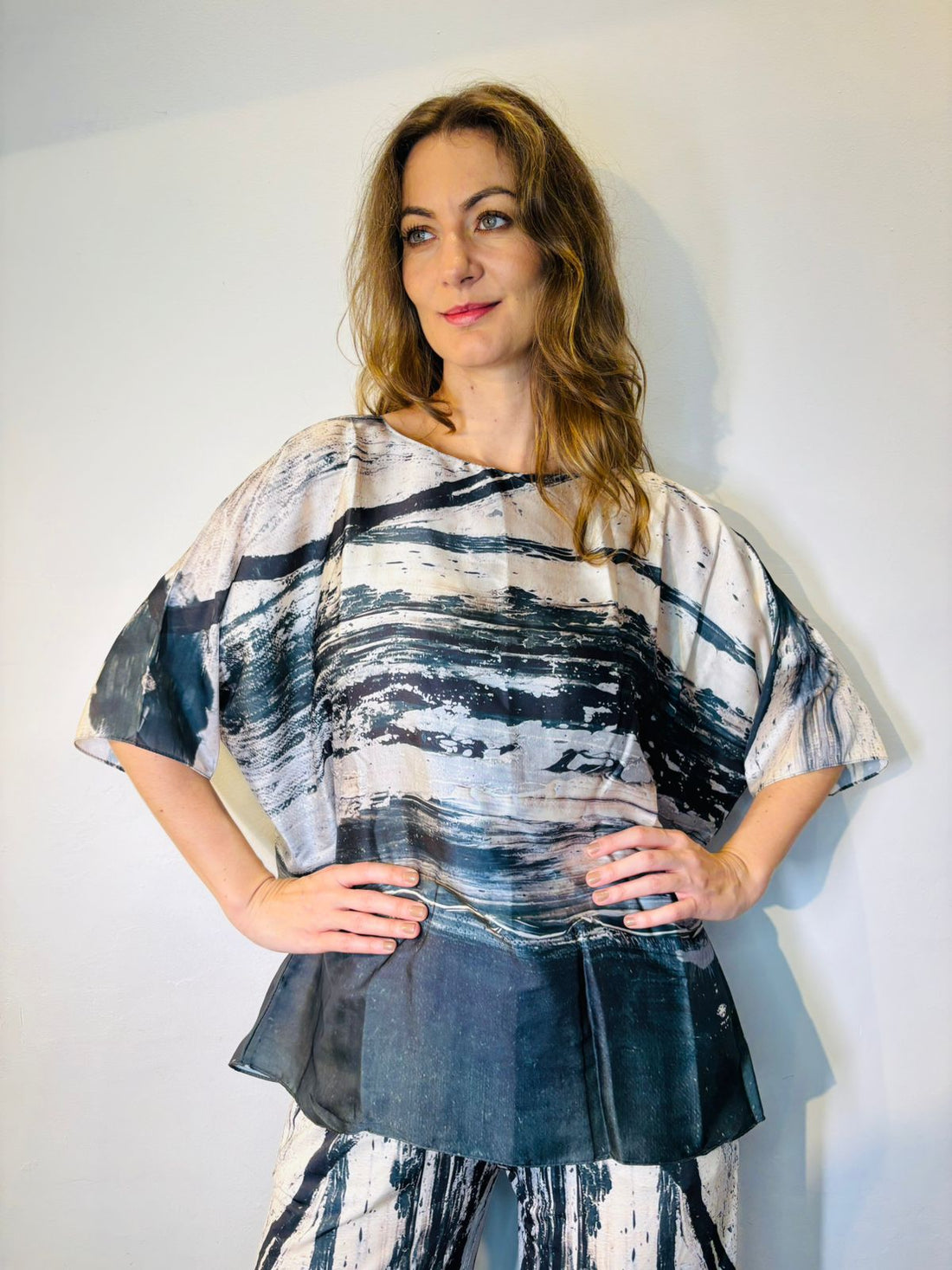 Alessa Bat Shirt Svart Munstur