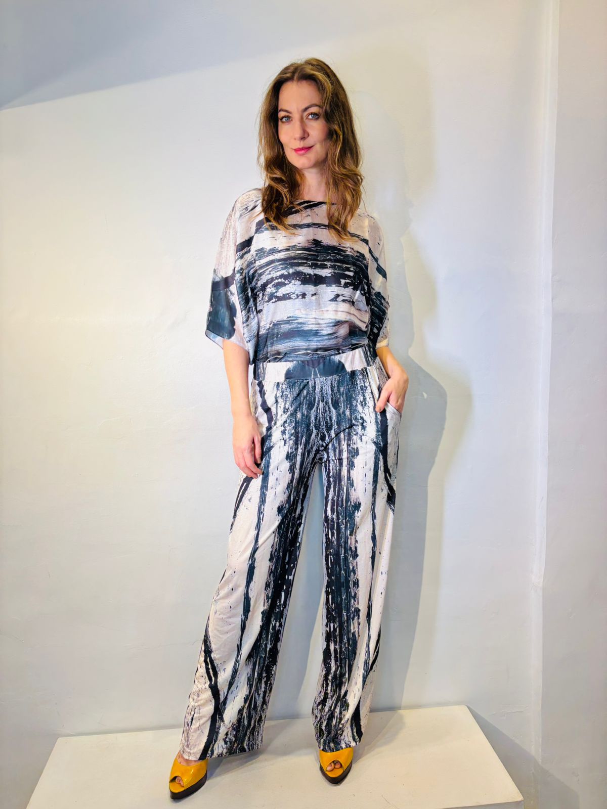 Alessa Bat Shirt Svart Munstur