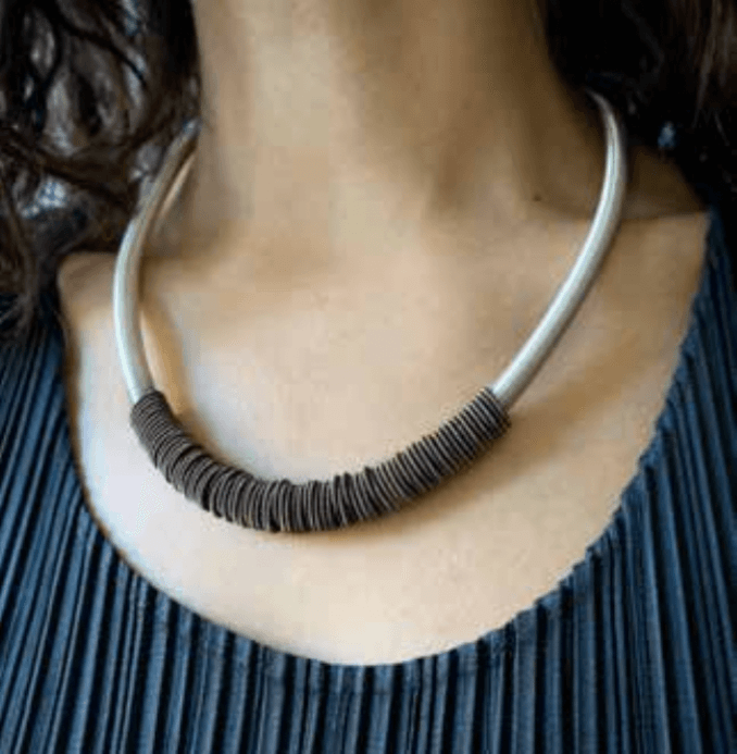 La Mollla Flow Dark Collier