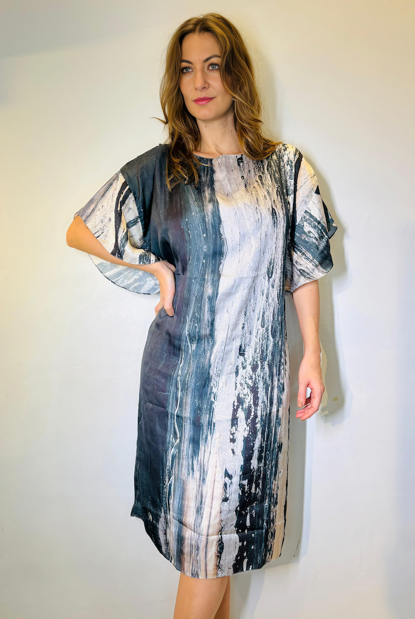 Alessa Long Short T-Dress Svart Munstur