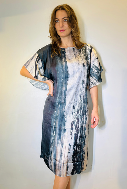 Alessa Long Short T-Dress Svart Munstur