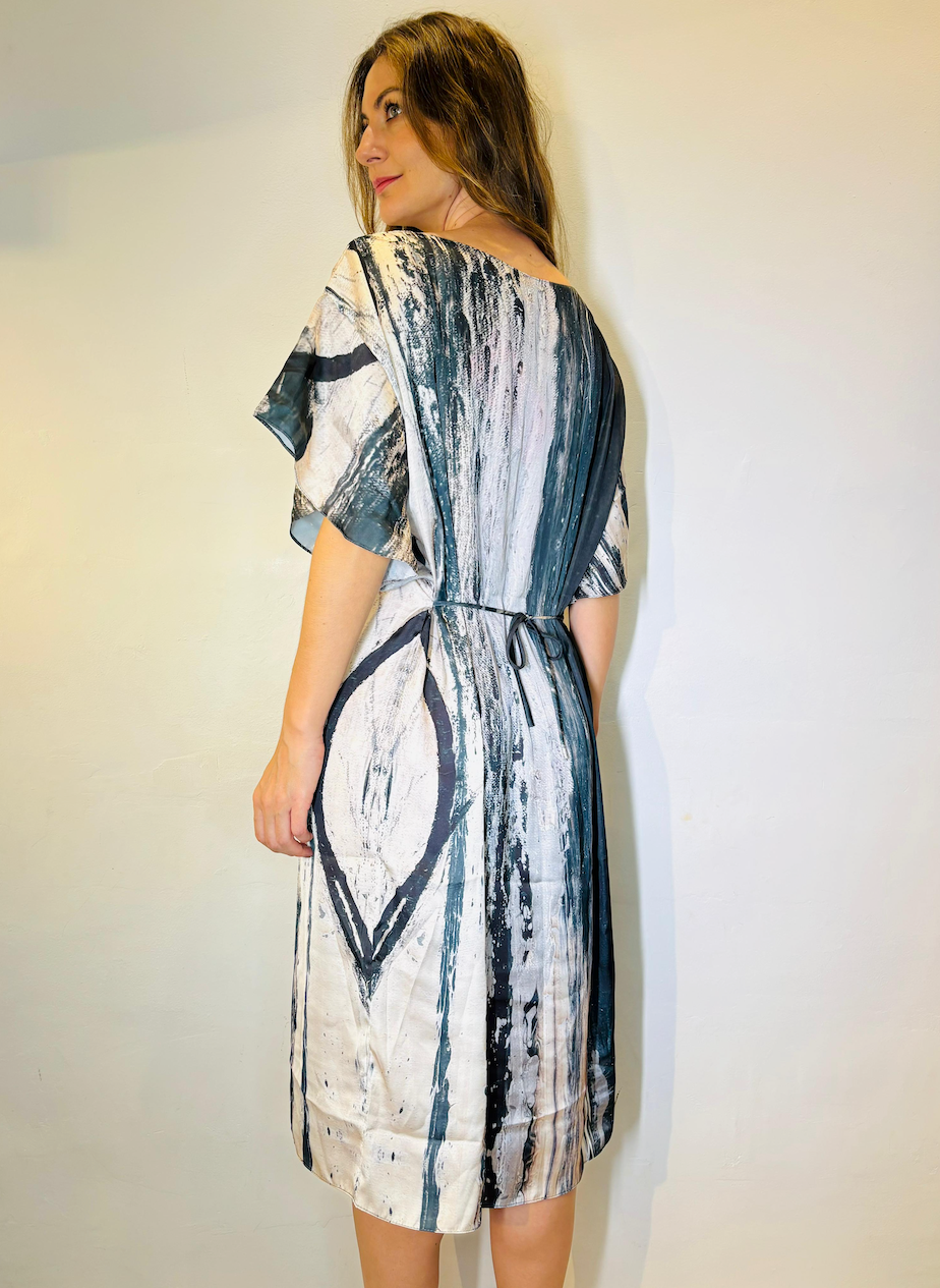 Alessa Long Short T-Dress Svart Munstur