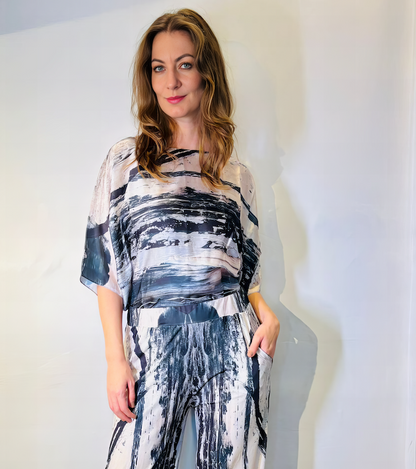 Alessa Bat Shirt Svart Munstur